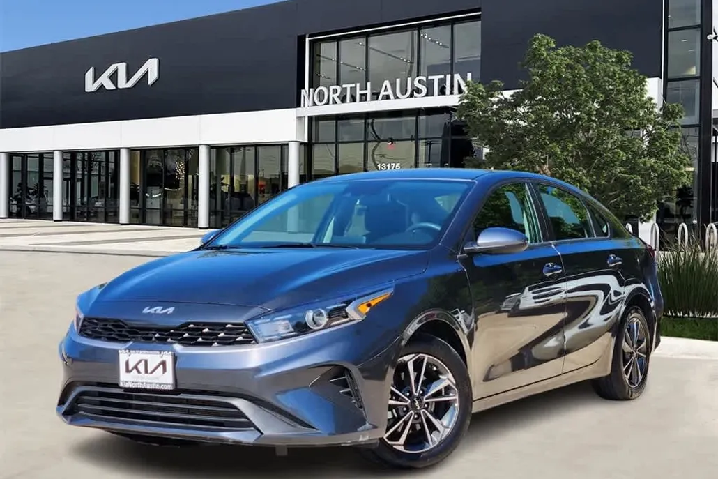 2024 Kia Forte LXS photo 1