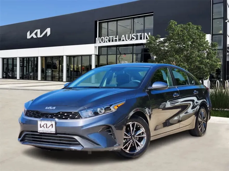2024 Kia Forte LXS photo 1