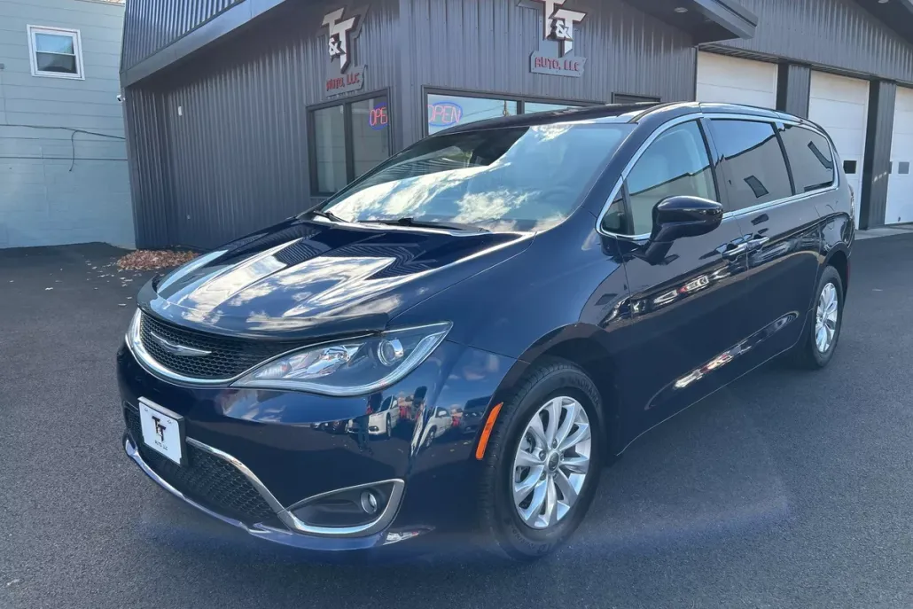 2018 Chrysler Pacifica Touring Plus photo 1