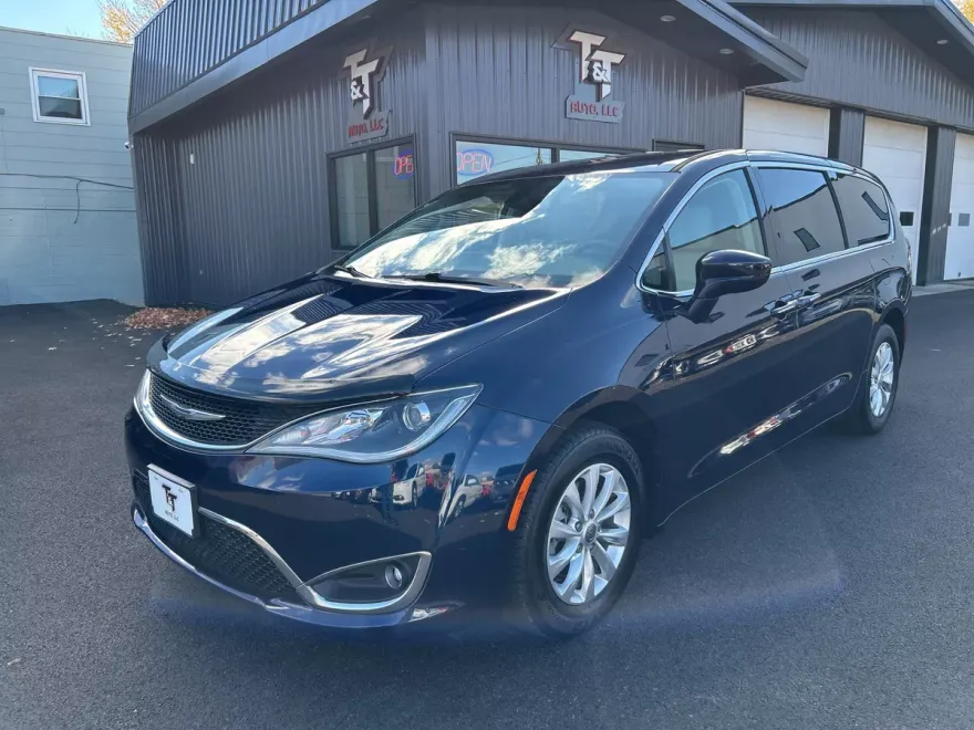 2018 Chrysler Pacifica Touring Plus photo 1