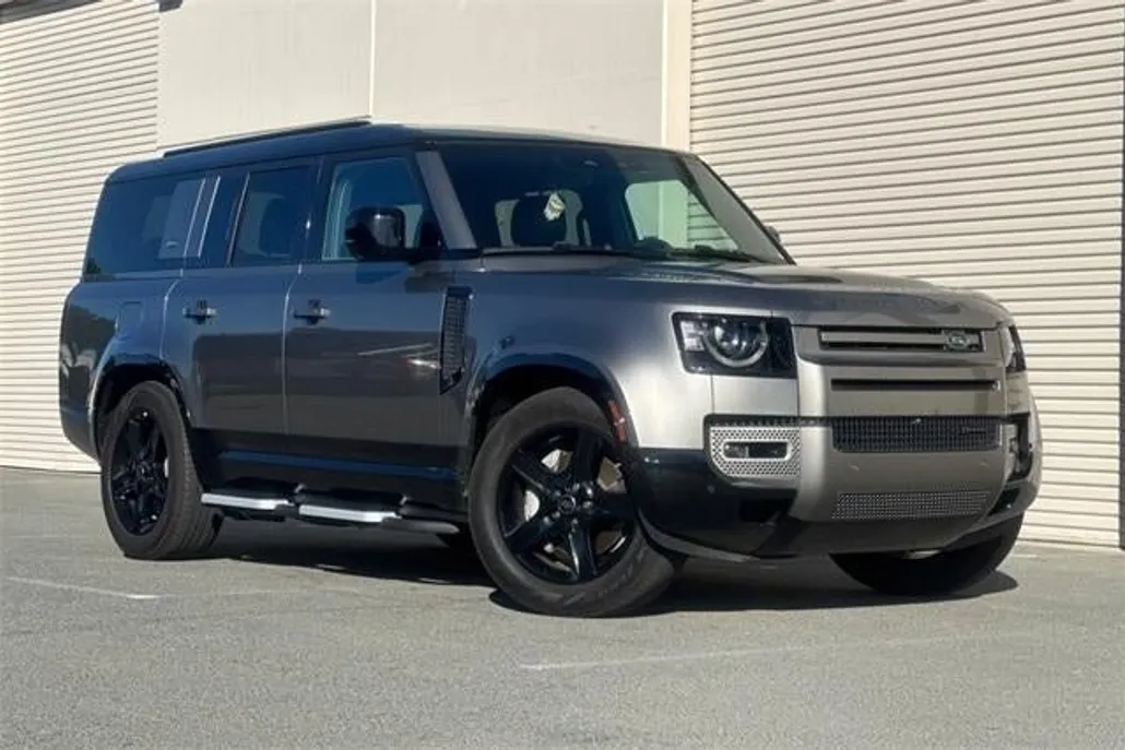 2023 Land Rover Defender 130 X-Dynamic SE photo 1