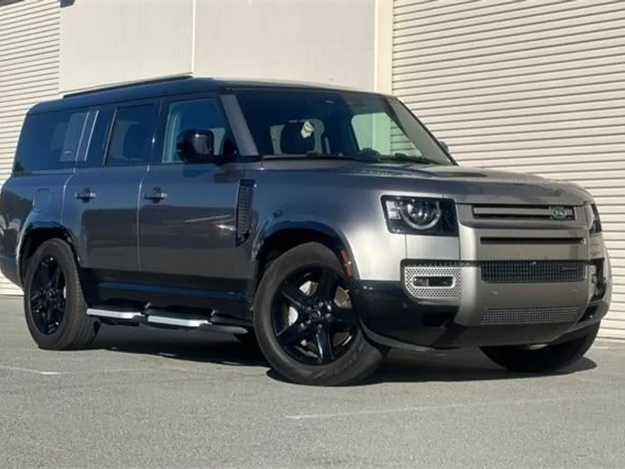 2023 Land Rover Defender 130 X-Dynamic SE photo 1