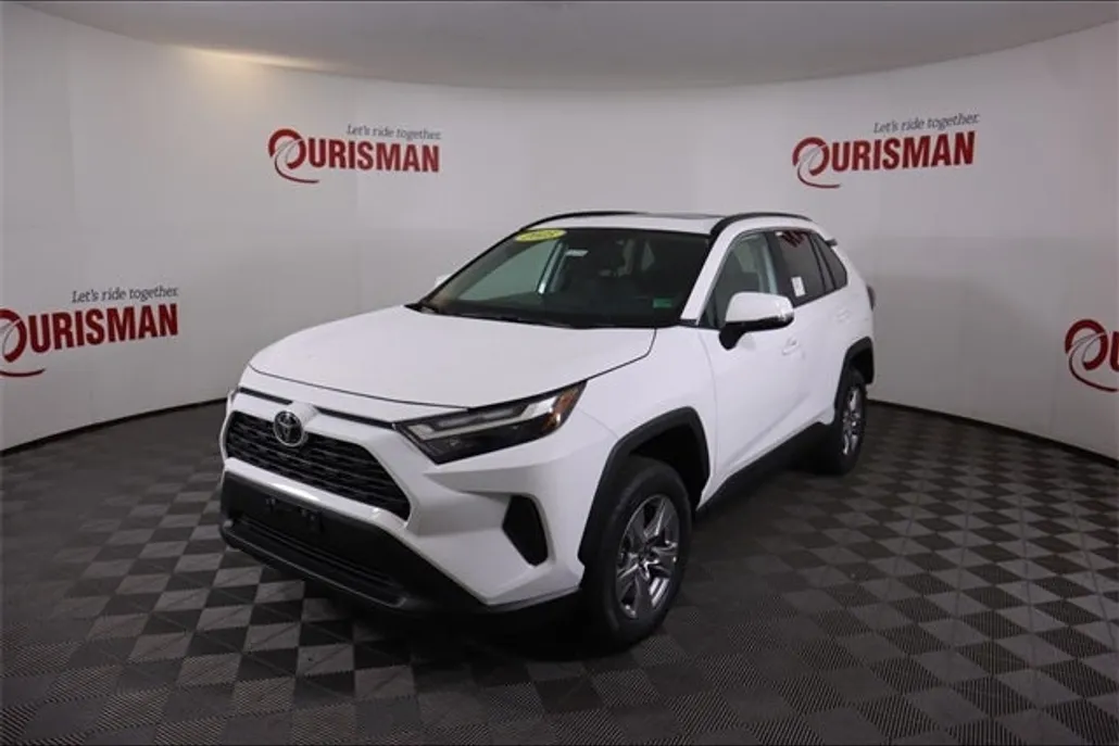 2025 Toyota RAV4 XLE photo 1