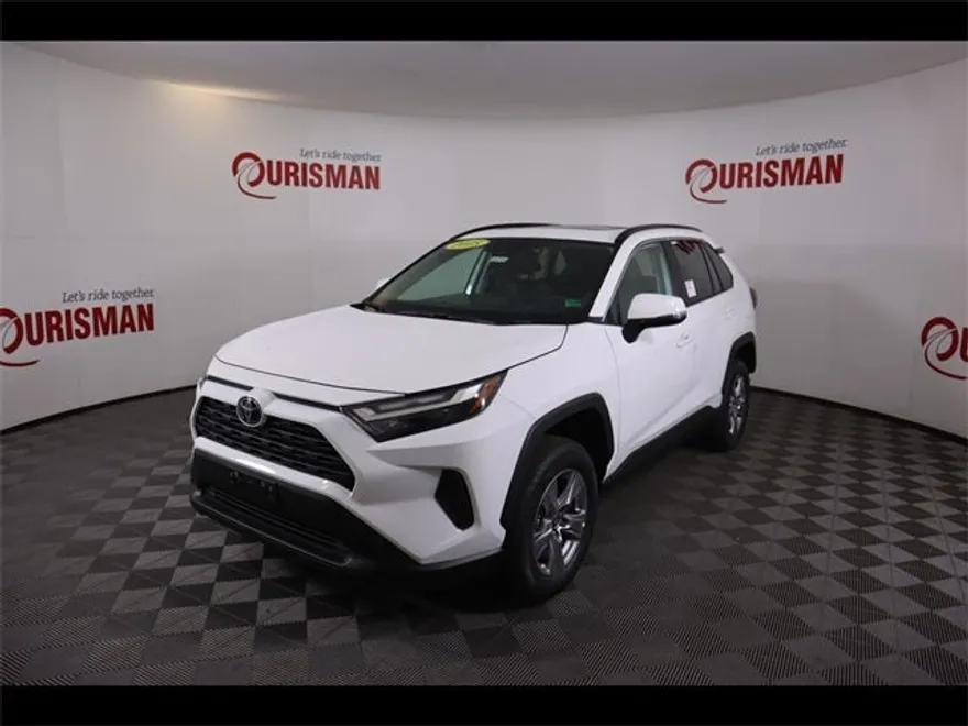 2025 Toyota RAV4 XLE photo 1