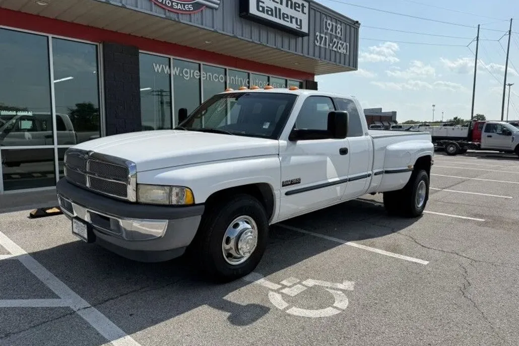 2001 Dodge Ram 3500 photo 1