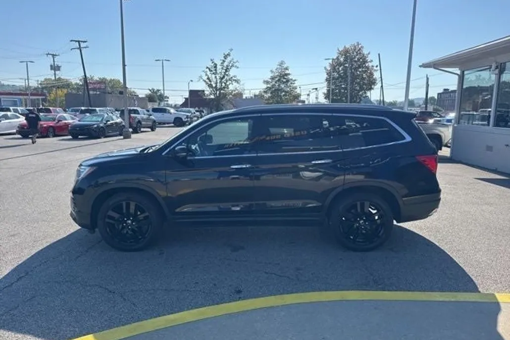 2016 Honda Pilot Elite photo 1