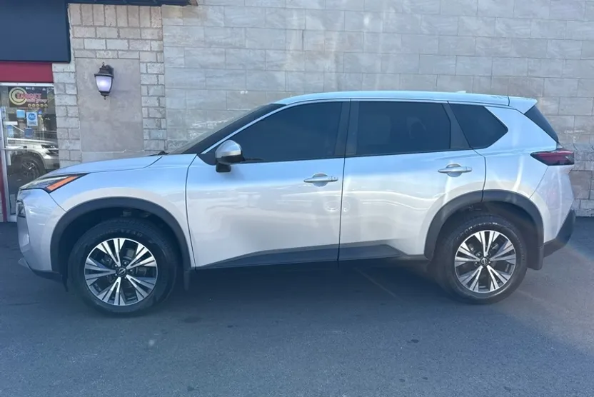 2022 Nissan Rogue SV AWD photo 1