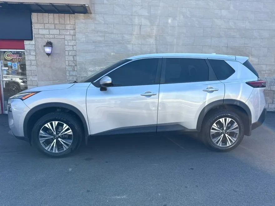 2022 Nissan Rogue SV AWD photo 1