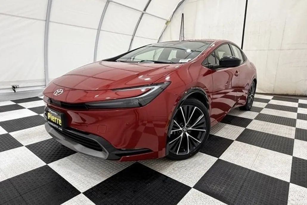2023 Toyota Prius LE photo 1