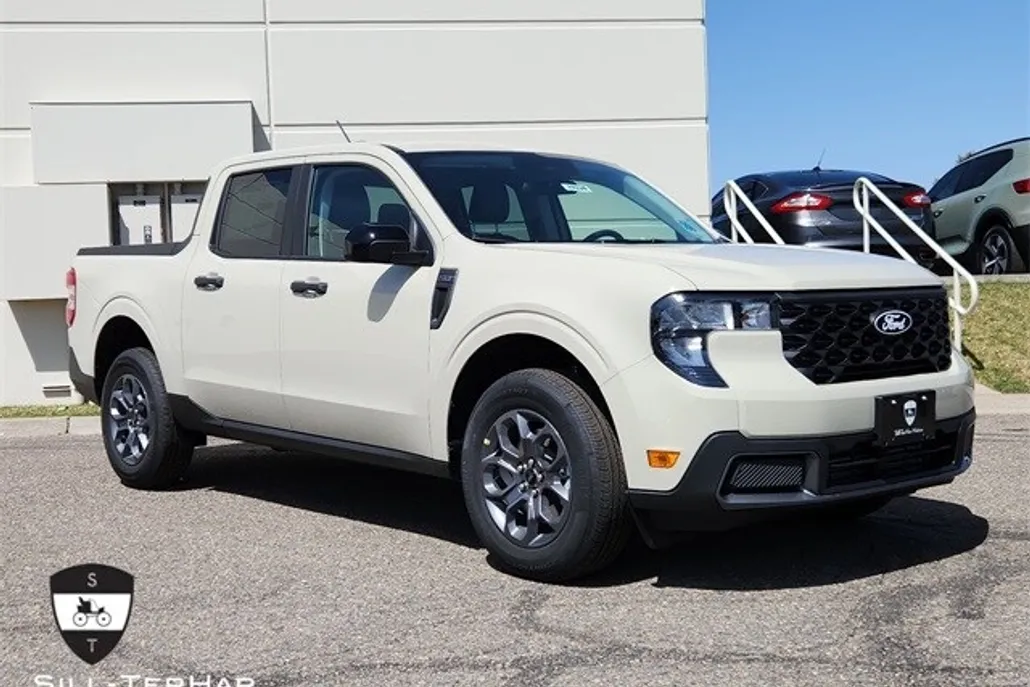 2025 Ford Maverick XLT photo 1