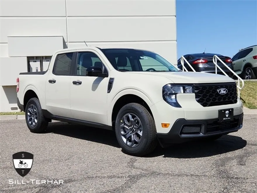 2025 Ford Maverick XLT photo 1
