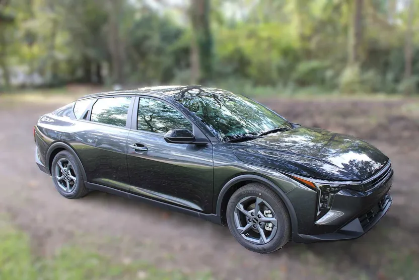 2025 Kia K4 LXS photo 1