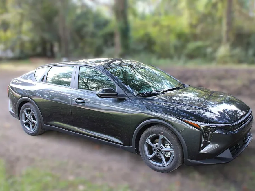 2025 Kia K4 LXS photo 1