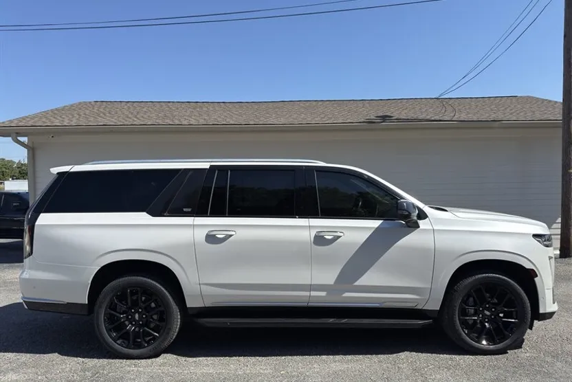 2023 Cadillac Escalade ESV Premium Luxury photo 1