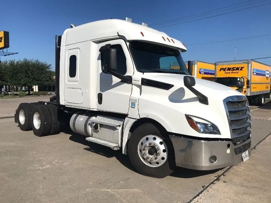 2020 Freightliner Cascadia 126" Sleeper Cab photo 1