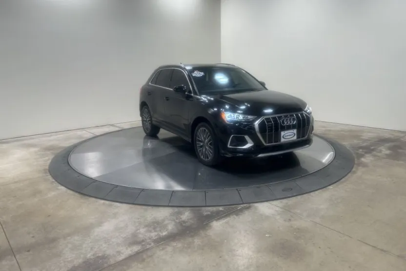 2021 Audi Q3 Premium photo 1