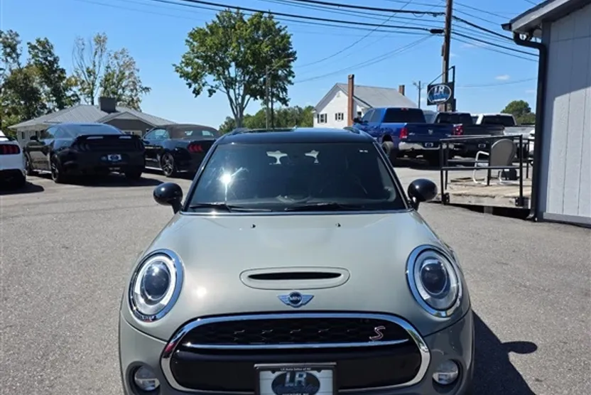2018 Mini Cooper S 4 Door photo 1