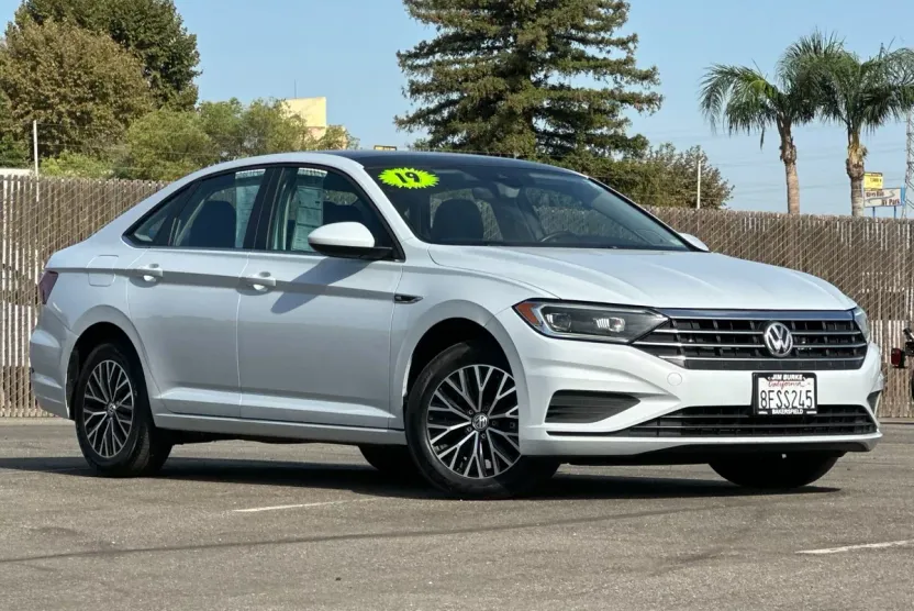 2019 Volkswagen Jetta SEL photo 1