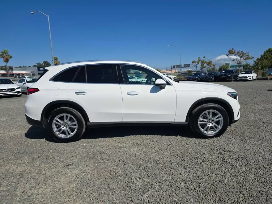 2025 Mercedes Benz GLC 300 4MATIC photo 1