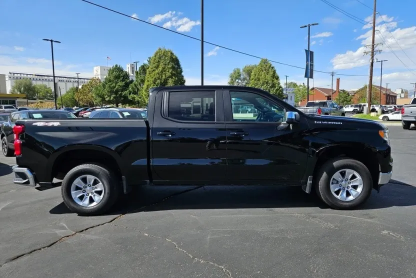 2025 Chevrolet Silverado 1500 LT photo 1