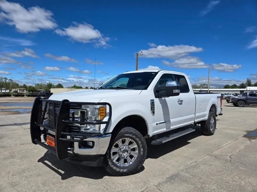 2017 Ford F-350 XLT photo 1