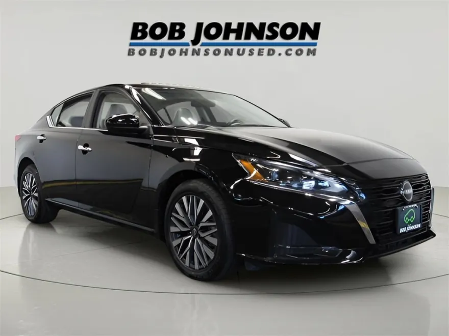 2024 Nissan Altima 2.5 SV photo 1