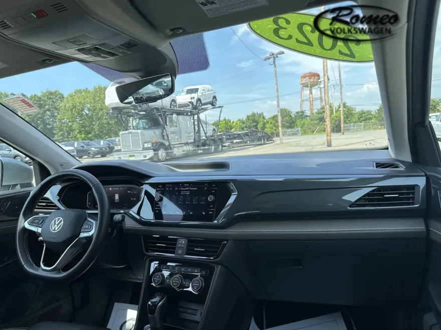 2023 Volkswagen Taos SEL photo 1