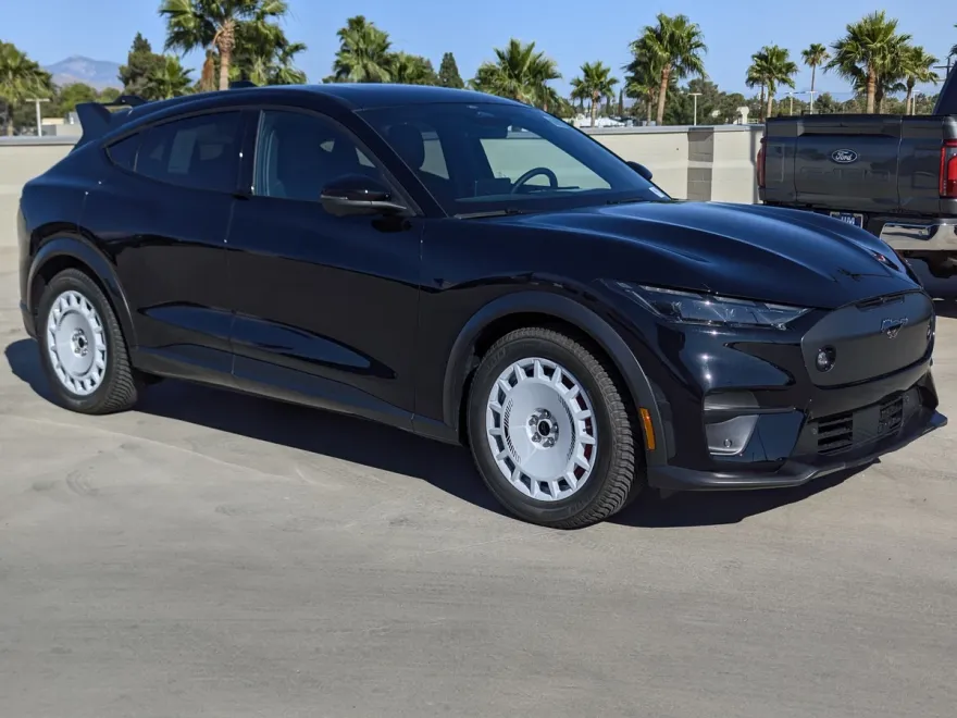 2025 Ford Mustang Mach-E GT photo 1