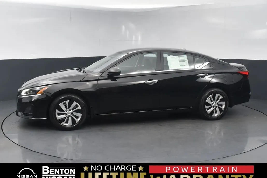 2025 Nissan Altima S photo 1