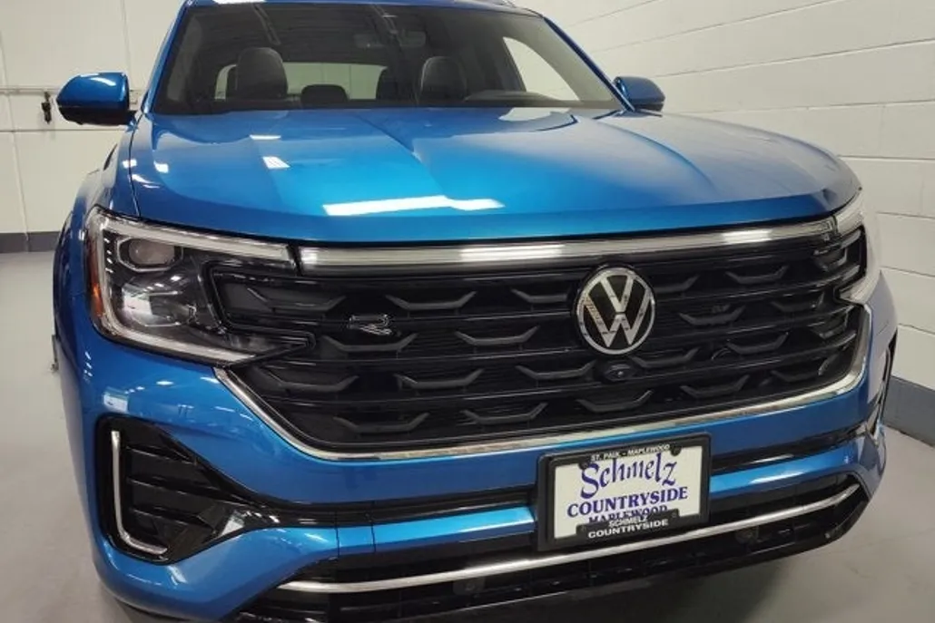 2025 Volkswagen Atlas Cross Sport SEL Premium R-Line photo 1
