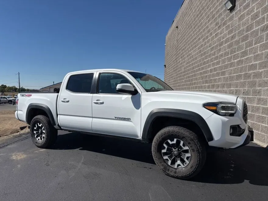 2023 Toyota Tacoma 4x4 SR photo 1