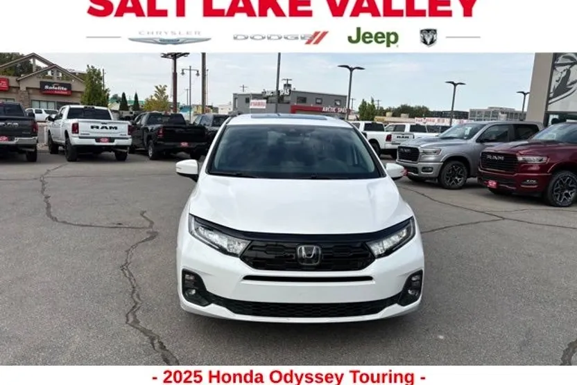 2025 Honda Odyssey Touring photo 1