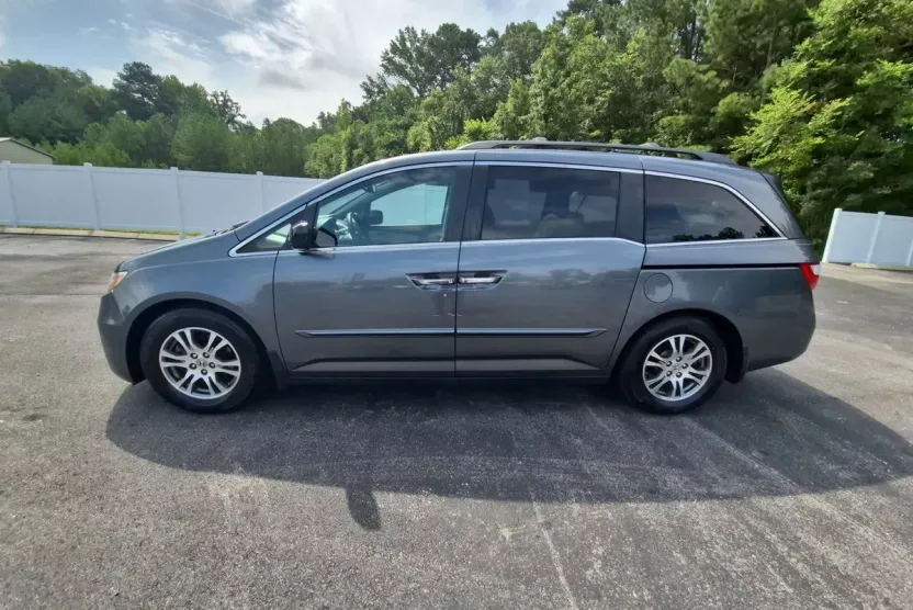 2013 Honda Odyssey photo 1