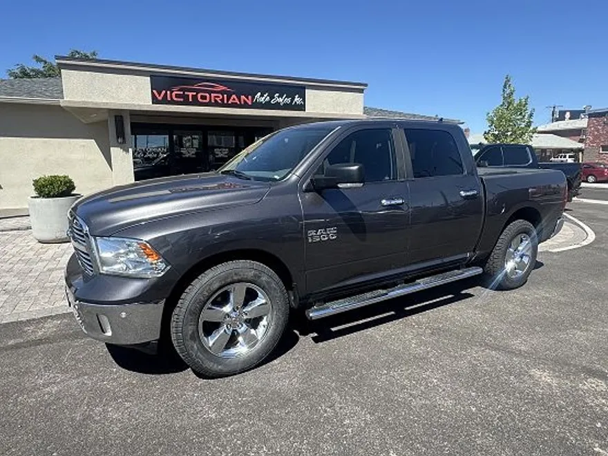 2017 Ram 1500 SLT photo 1