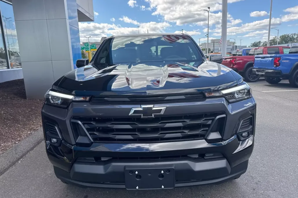 2026 Chevrolet Colorado LT photo 1