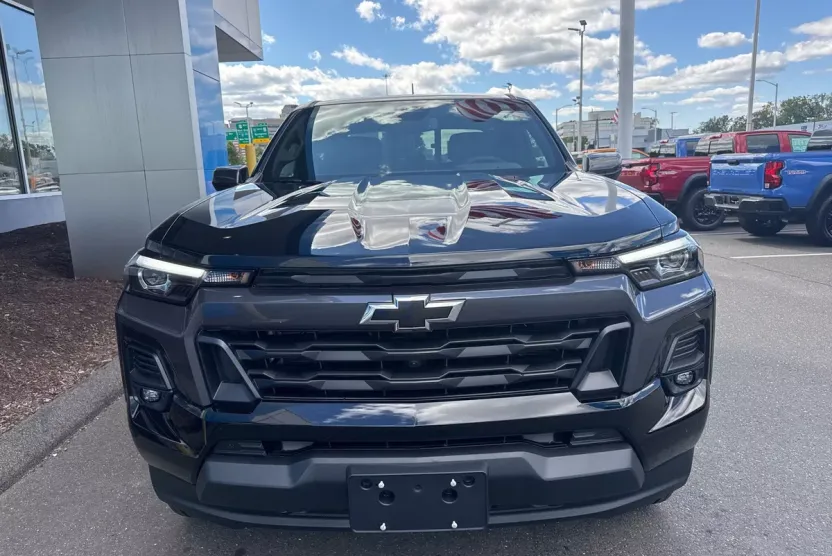 2026 Chevrolet Colorado LT photo 1