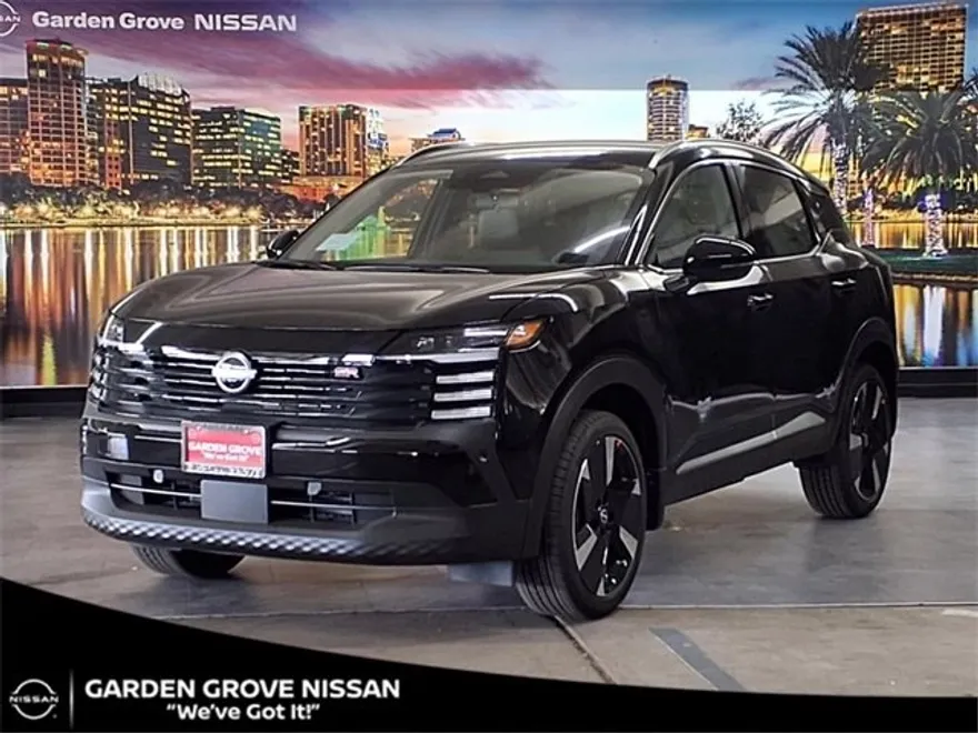 2025 Nissan Kicks SR photo 1