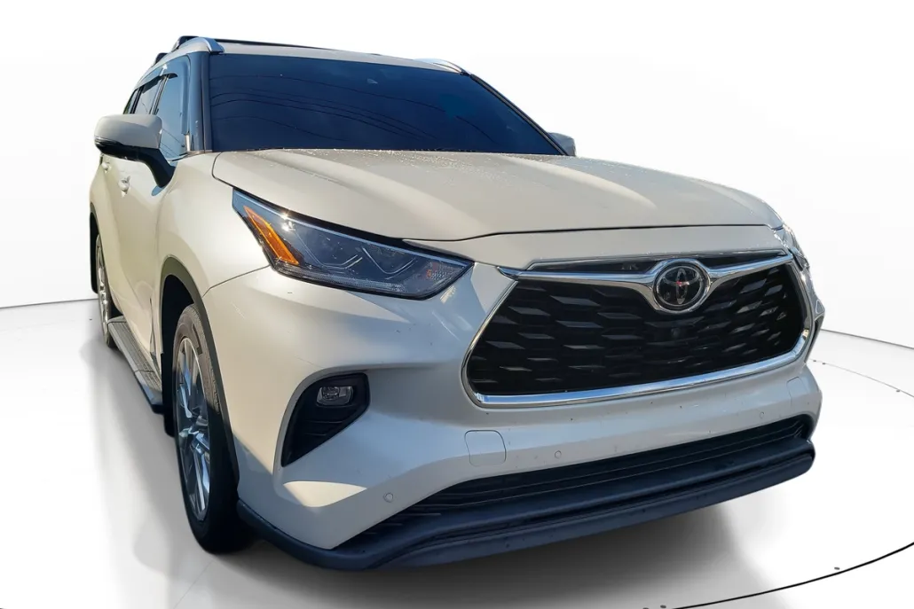 2021 Toyota Highlander Limited photo 1