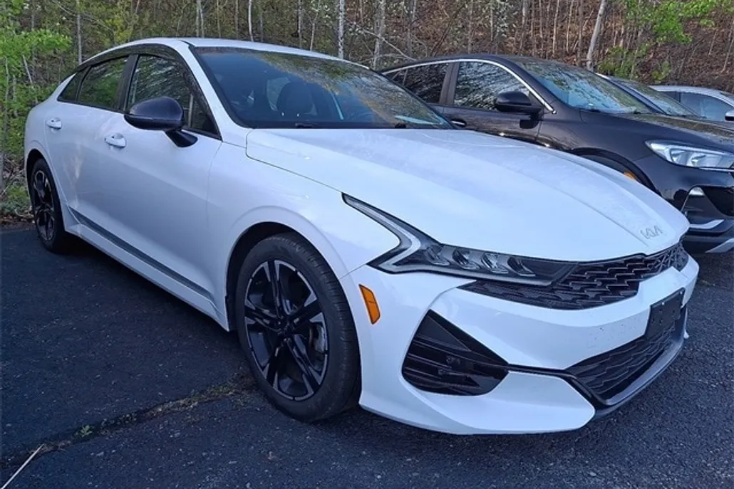 2022 Kia K5 GT-Line photo 1