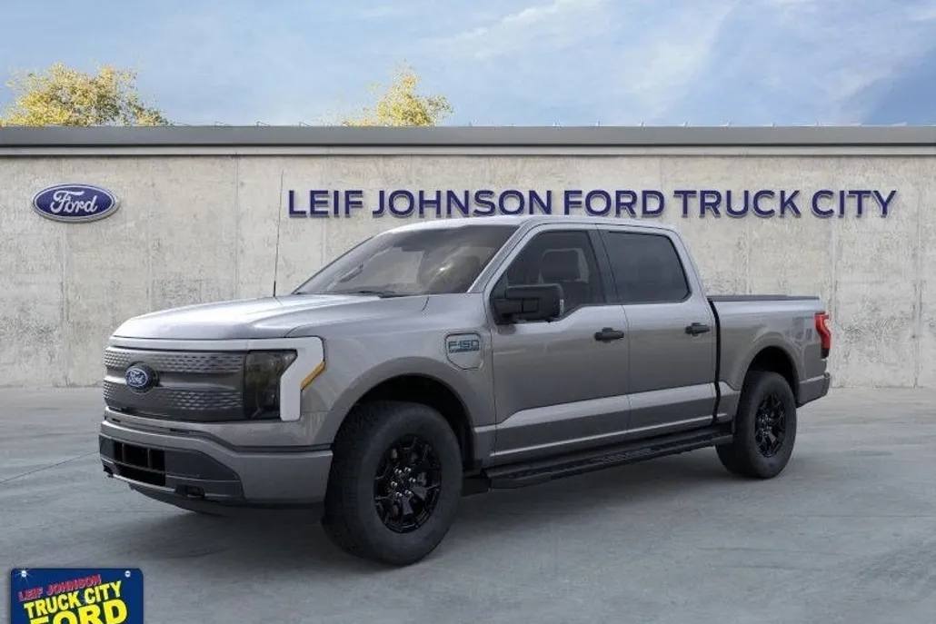 2025 Ford F-150 Lightning XLT photo 1