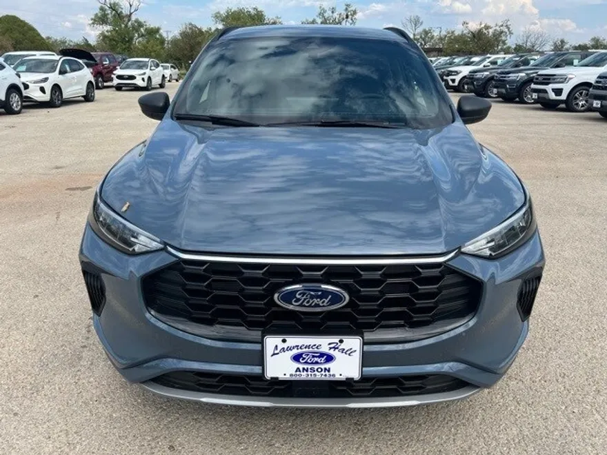 2024 Ford Escape Hybrid ST-Line photo 2