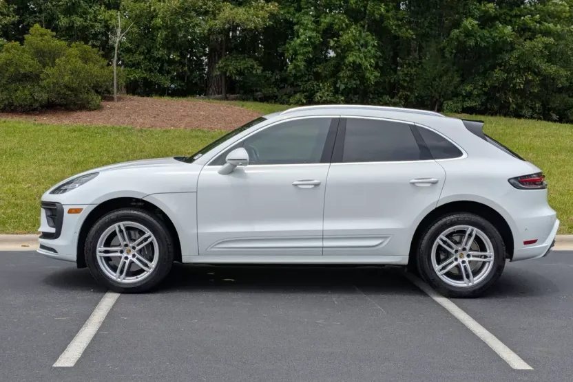 2024 Porsche Macan photo 1