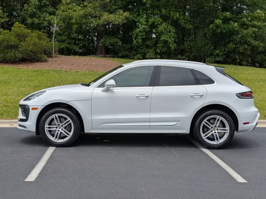 2024 Porsche Macan photo 1