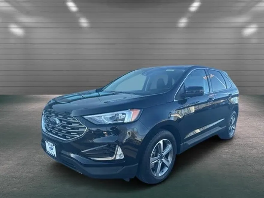 2022 Ford Edge SEL photo 1