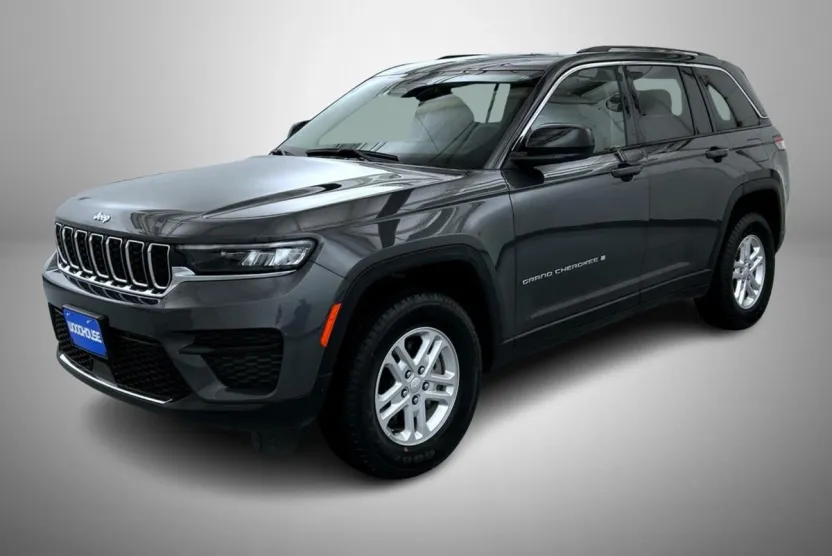 2023 Jeep Grand Cherokee Laredo photo 1