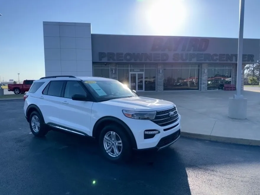 2023 Ford Explorer XLT photo 1