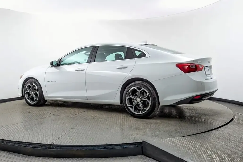 2024 Chevrolet Malibu 1LT photo 1