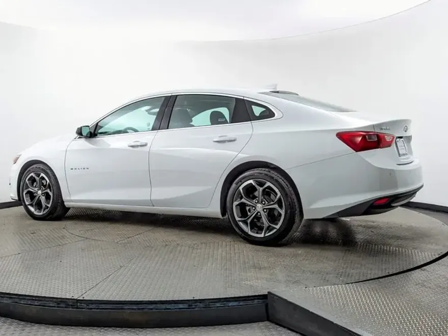 2024 Chevrolet Malibu 1LT photo 1