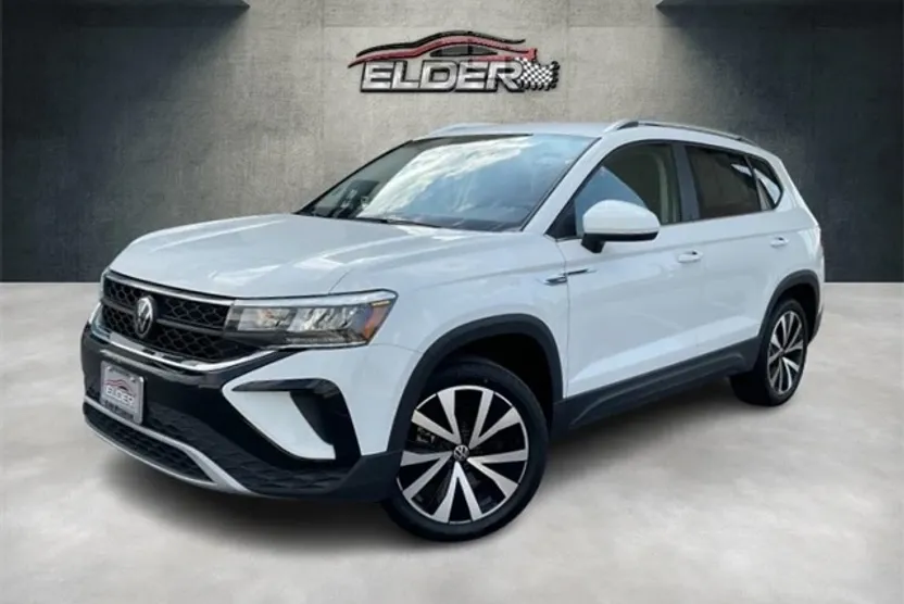 2024 Volkswagen Taos SE photo 1