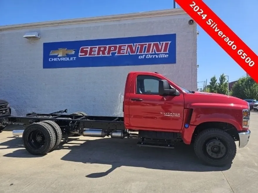 2024 Chevrolet Silverado 6500HD LT photo 1